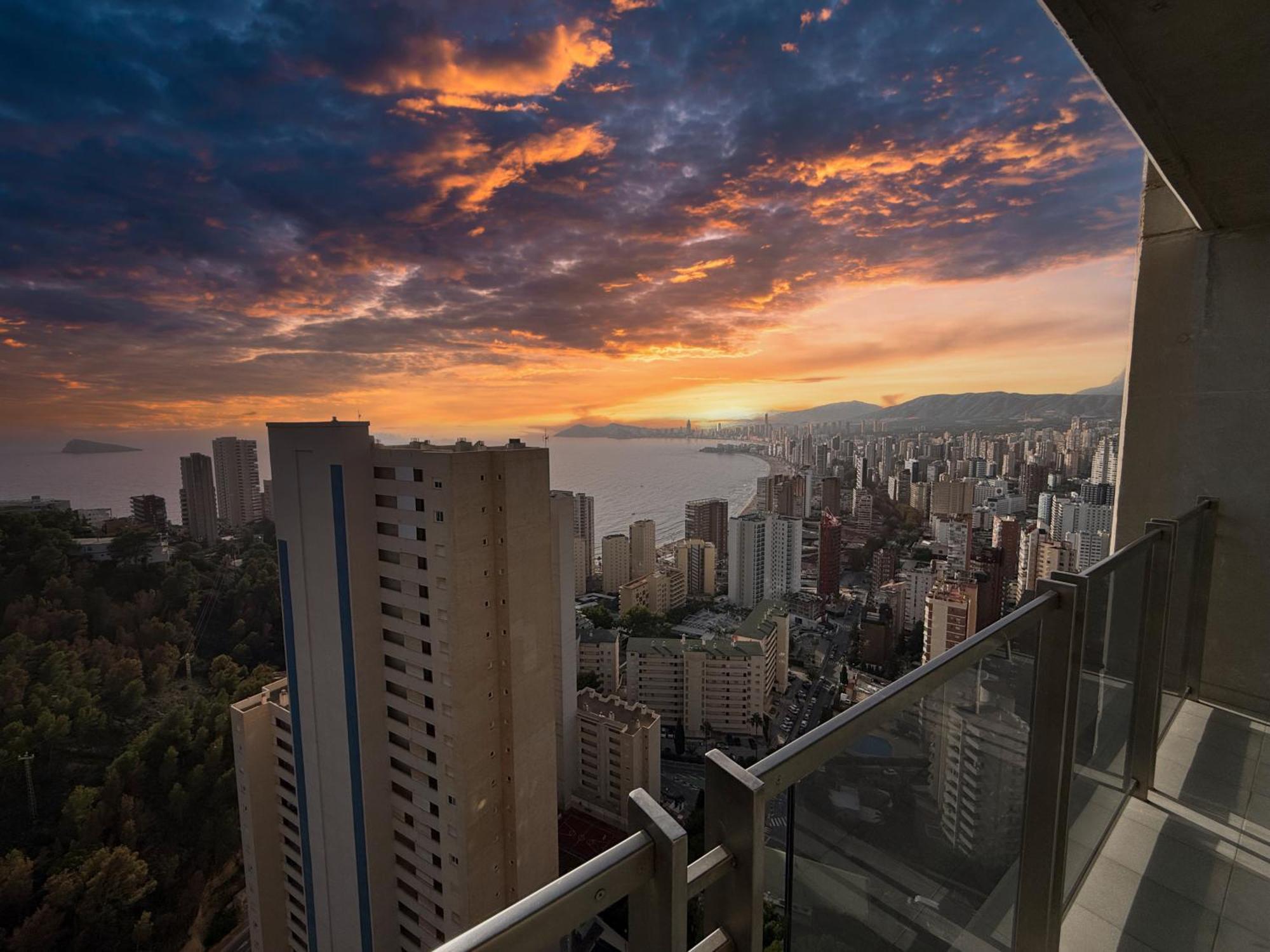Beautiful Apartment Near Beach With Panoramic Sea-View Бенидорм Екстериор снимка